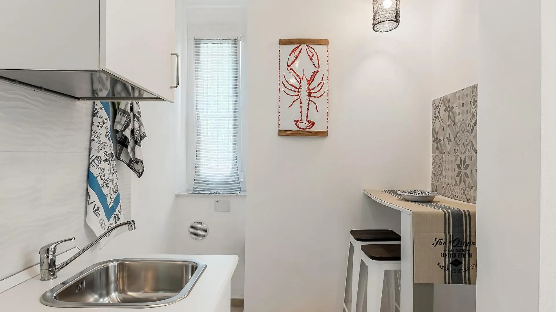 Apartment Modern White Apt With Ac And Balcony Monterosso al Mare