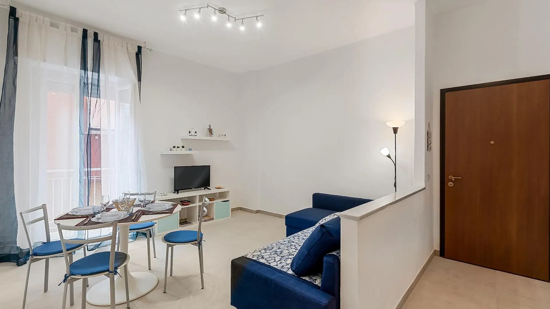 Apartment Modern White Apt With Ac And Balcony Monterosso al Mare Italy