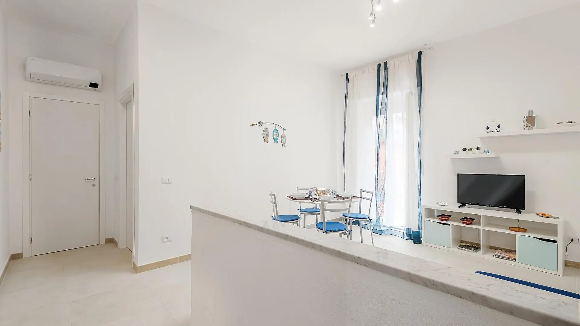 Modern White Apt With Ac And Balcony Monterosso al Mare Italy